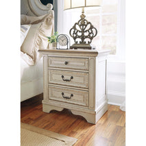 Realyn King Upholstered Panel Bed with Dresser